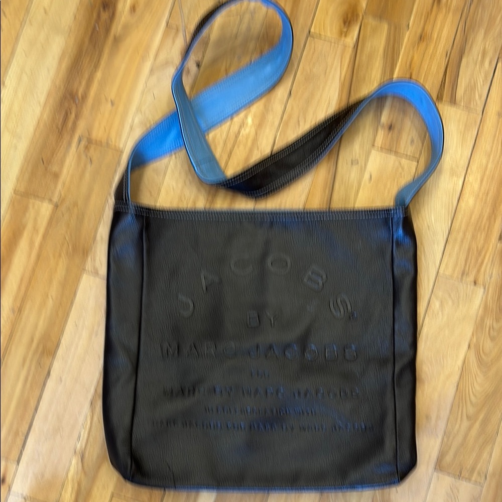 Marc Jacobs Black Messenger Bag with Minimalist Design. Unisex
